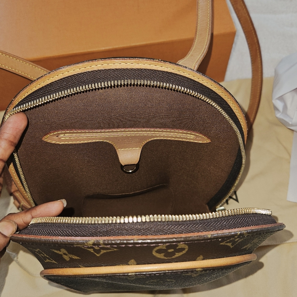 Louis Vuitton Ellipse Black and Brown Monogram Backpack. - Picture 6 of 7